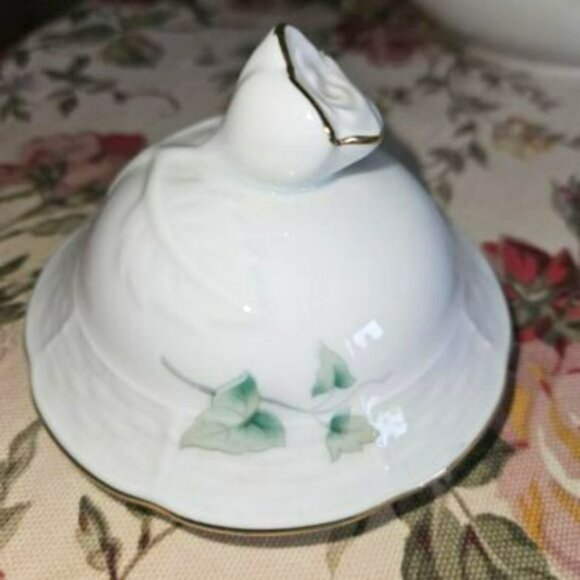 Thun Carlsbad Morning Glory Pattern fine porcelain teapot in the potbelly style - Picture 11 of 15